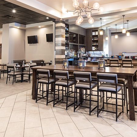 Отель Hilton St. Louis Airport Woodson Terrace Экстерьер фото
