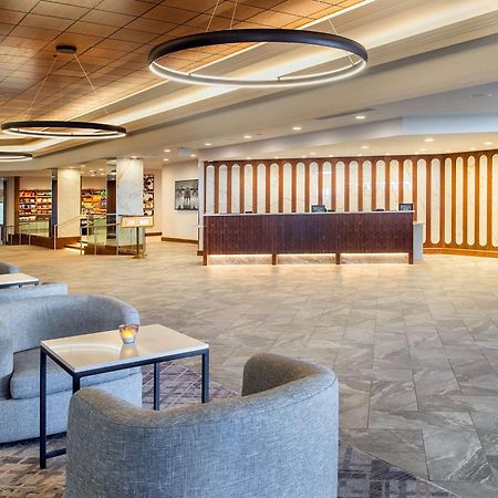 Отель Hilton St. Louis Airport Woodson Terrace Экстерьер фото