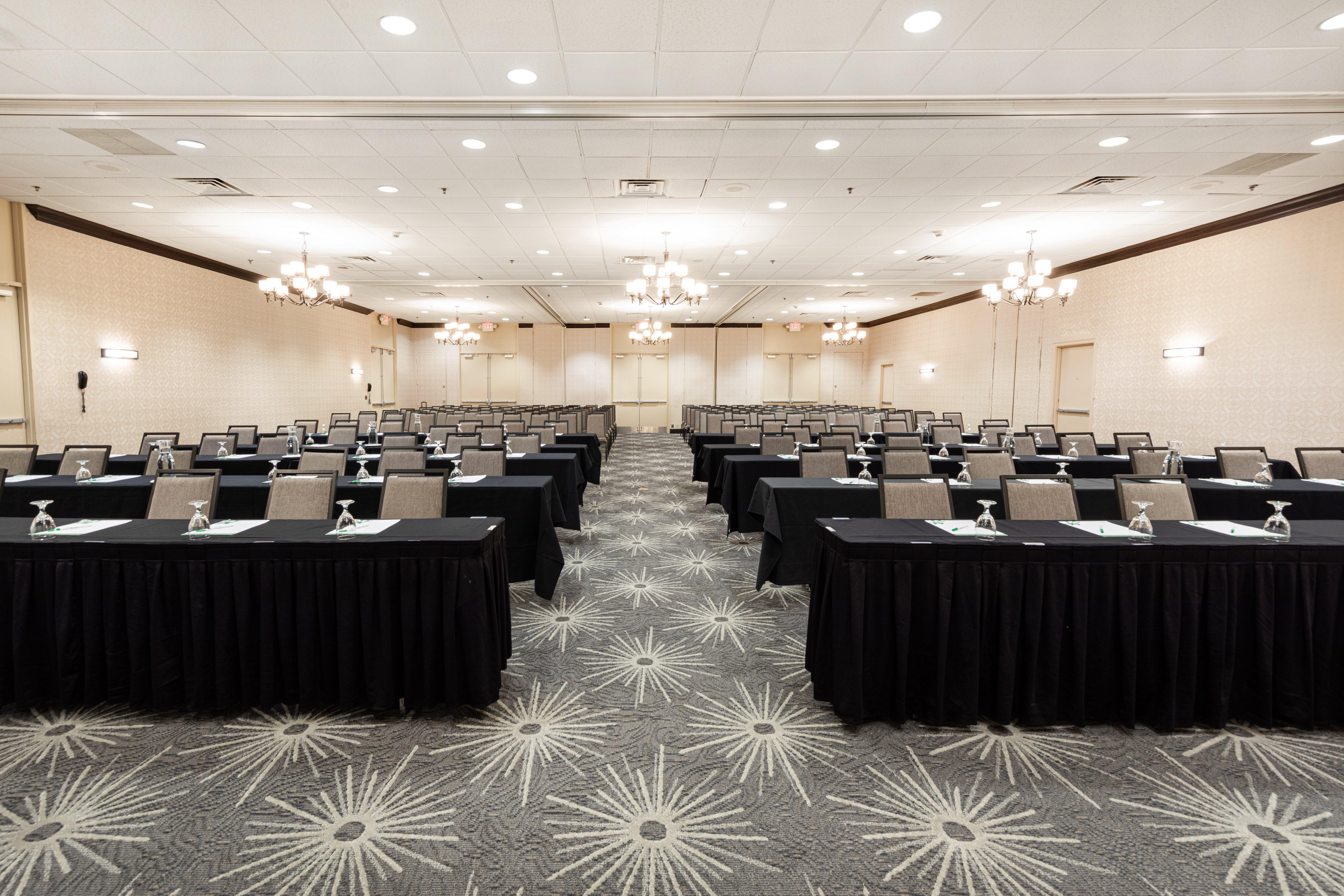 Отель Hilton St. Louis Airport Woodson Terrace Экстерьер фото