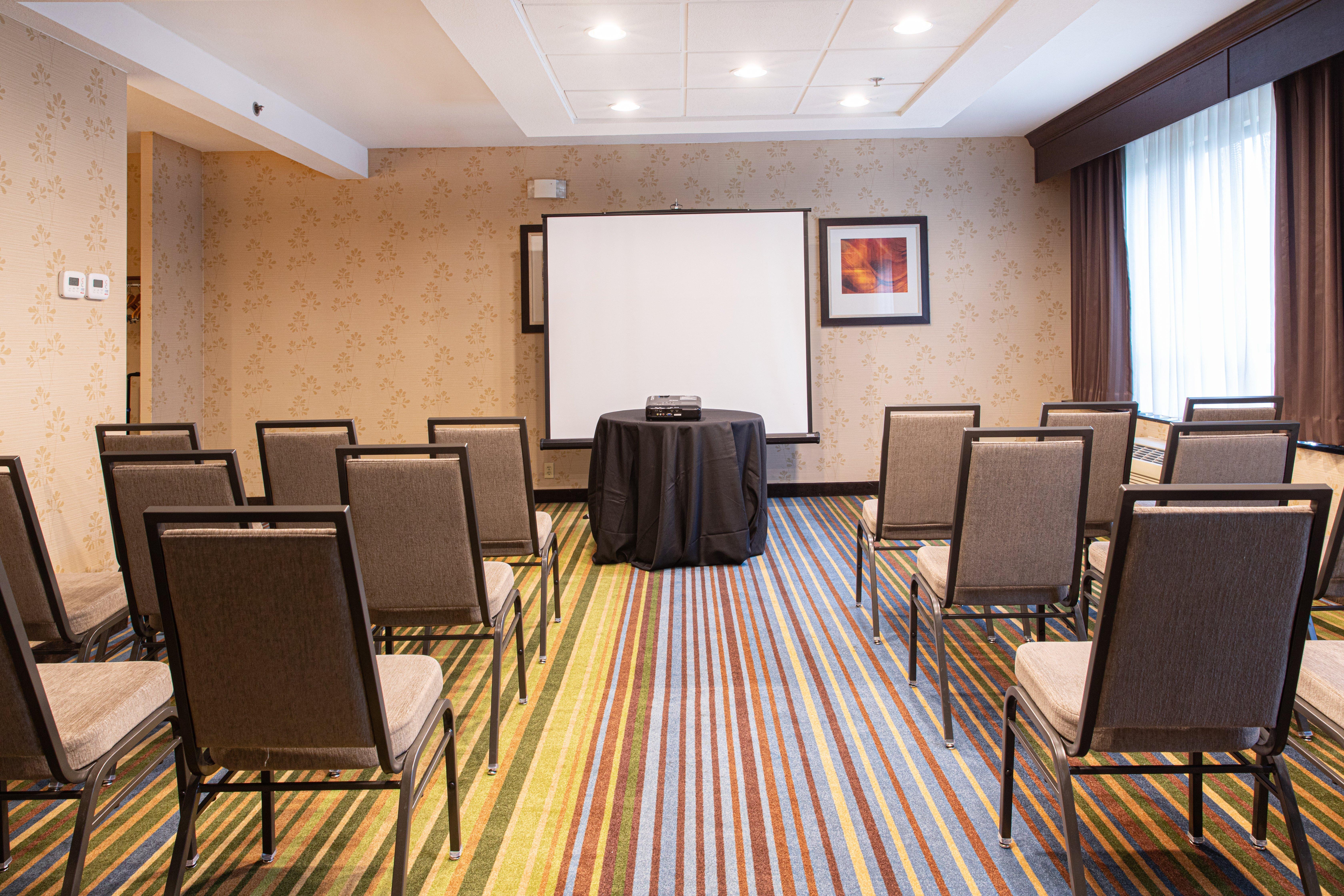 Отель Hilton St. Louis Airport Woodson Terrace Экстерьер фото