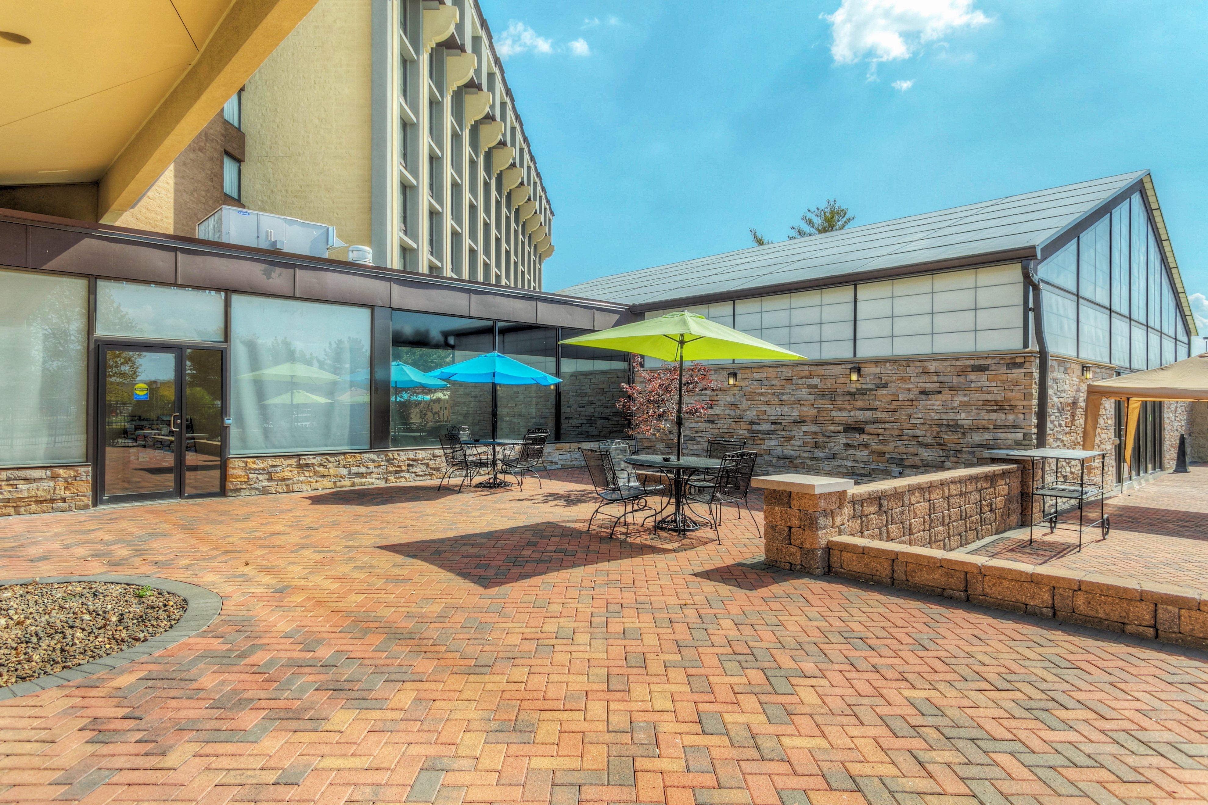 Отель Hilton St. Louis Airport Woodson Terrace Экстерьер фото