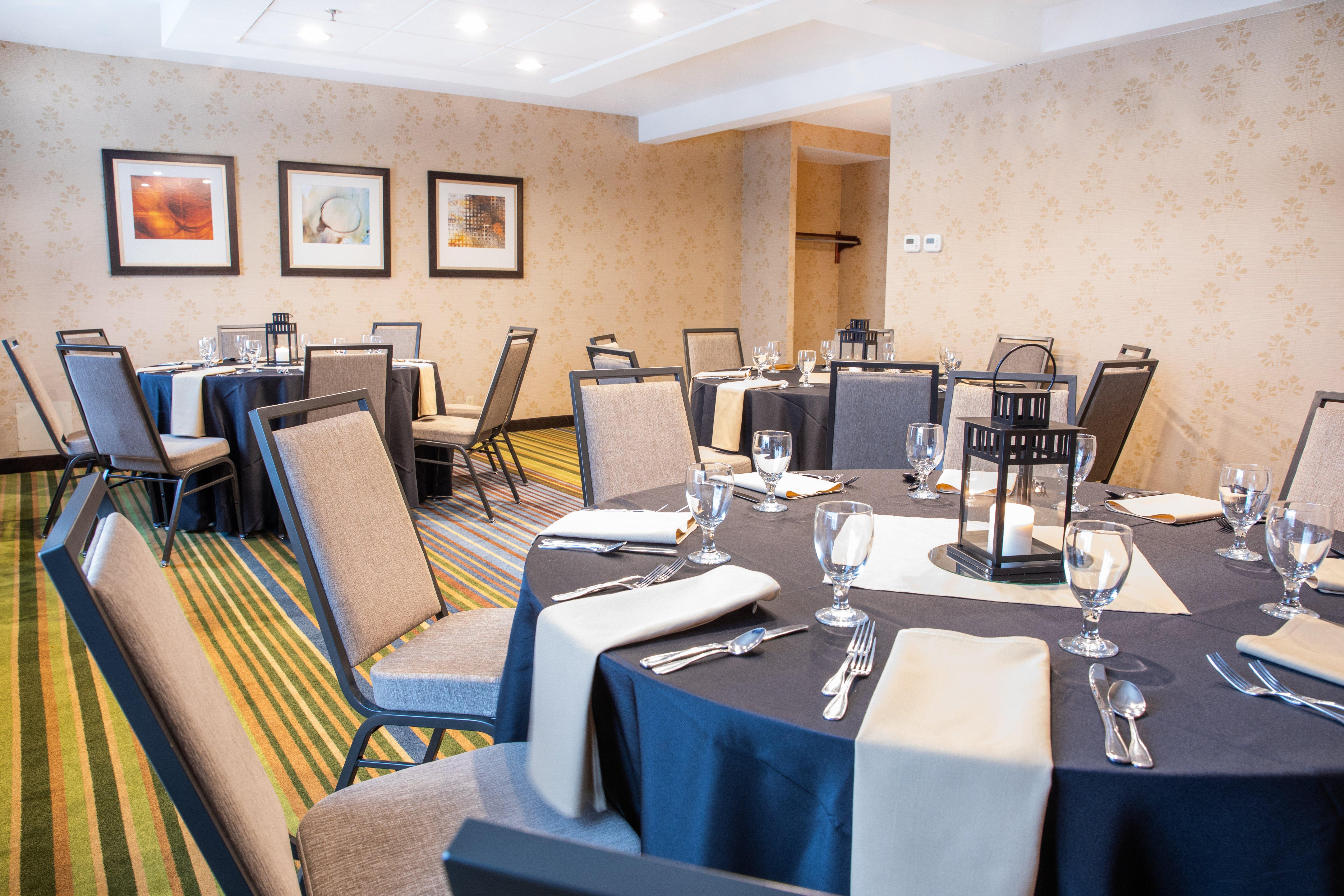 Отель Hilton St. Louis Airport Woodson Terrace Экстерьер фото