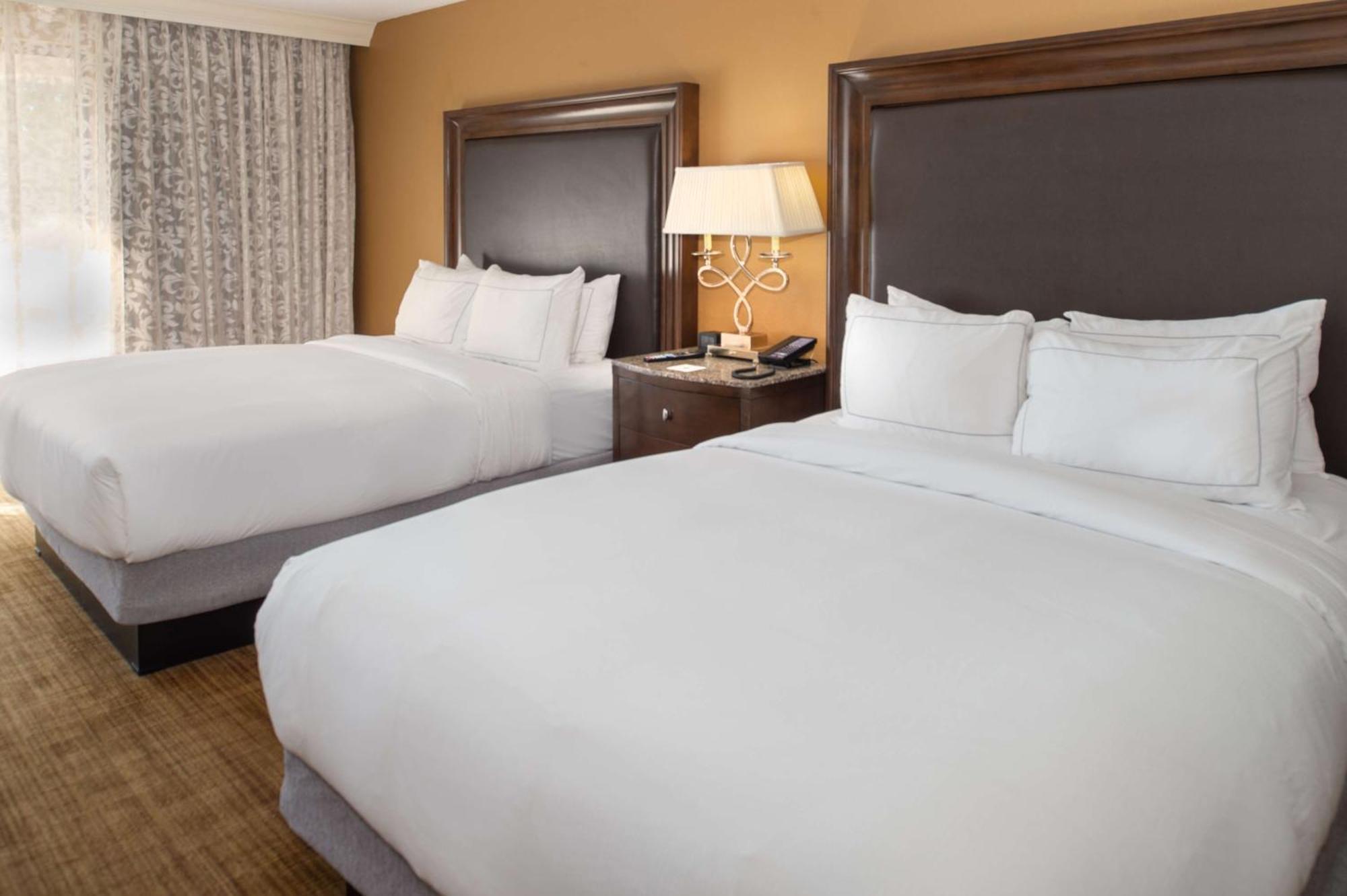 Отель Hilton St. Louis Airport Woodson Terrace Экстерьер фото