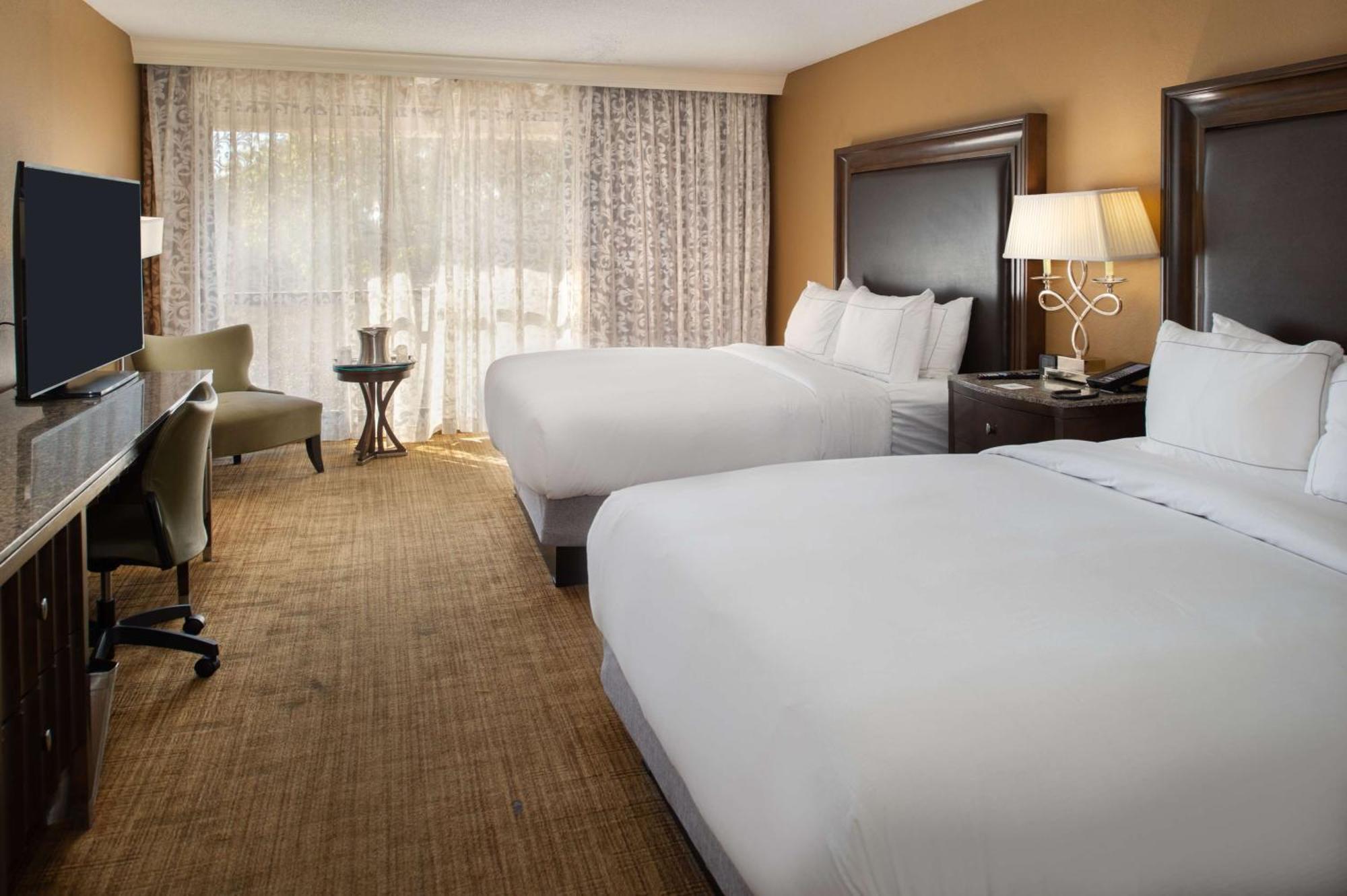 Отель Hilton St. Louis Airport Woodson Terrace Экстерьер фото