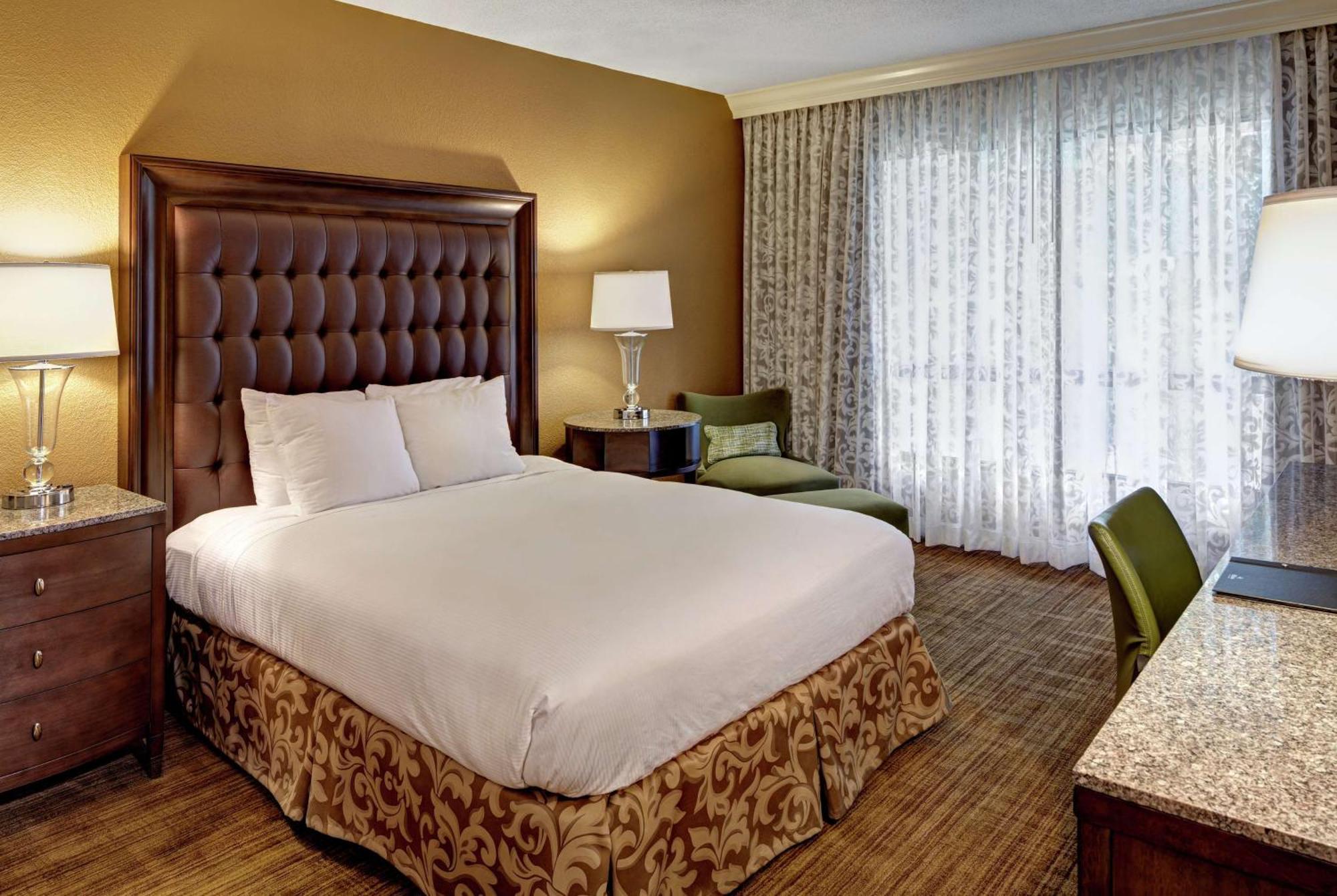 Отель Hilton St. Louis Airport Woodson Terrace Экстерьер фото