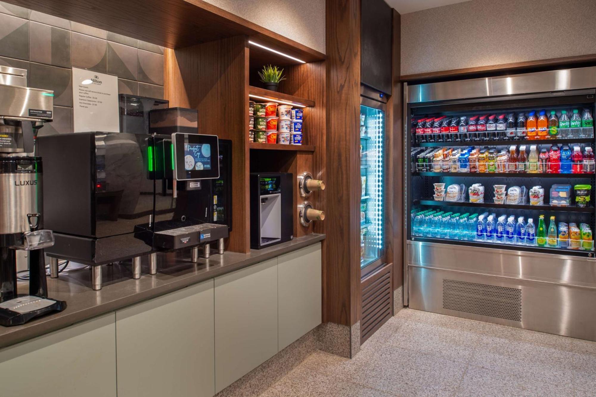 Отель Hilton St. Louis Airport Woodson Terrace Экстерьер фото