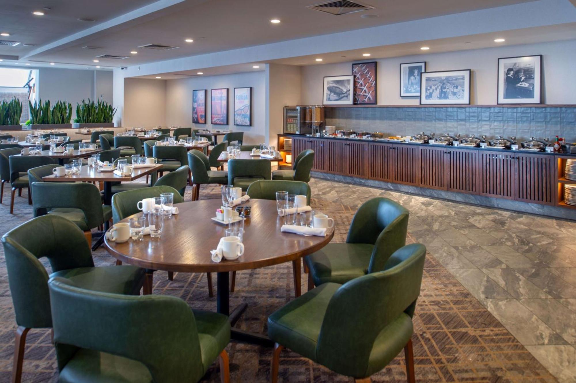 Отель Hilton St. Louis Airport Woodson Terrace Экстерьер фото